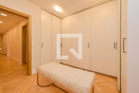 Apartamento à venda com 330m², 4 quartos e 4 vagasQuarto 3 - Armários