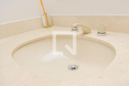 Apartamento à venda com 330m², 4 quartos e 4 vagasBanheiro do Quarto 1