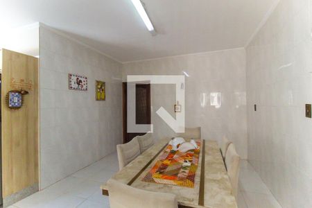 Casa à venda com 300m², 3 quartos e 4 vagas Casa à venda com 300m², 3 quartos e 4 vagasCozinha