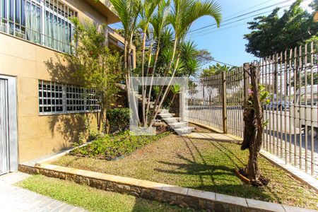 Casa à venda com 300m², 3 quartos e 4 vagas Casa à venda com 300m², 3 quartos e 4 vagasQuintal