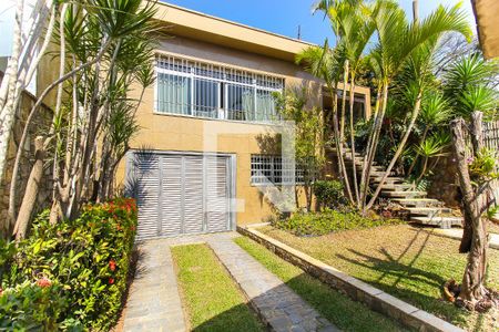 Casa à venda com 300m², 3 quartos e 4 vagas Casa à venda com 300m², 3 quartos e 4 vagasQuintal