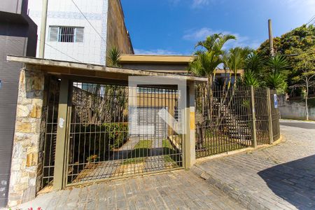 Casa à venda com 300m², 3 quartos e 4 vagas Casa à venda com 300m², 3 quartos e 4 vagasFachada