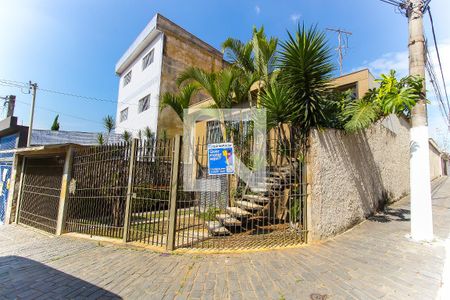 Casa à venda com 300m², 3 quartos e 4 vagas Casa à venda com 300m², 3 quartos e 4 vagasFachada