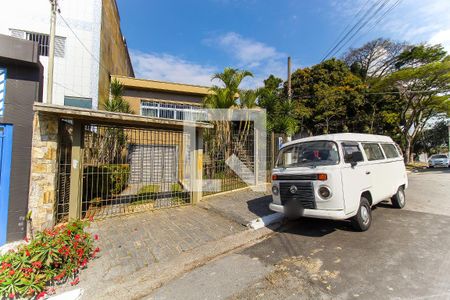 Casa à venda com 300m², 3 quartos e 4 vagas Casa à venda com 300m², 3 quartos e 4 vagasFachada