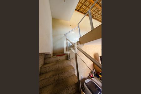 Casa para alugar com 536m², 5 quartos e 3 vagasEscada