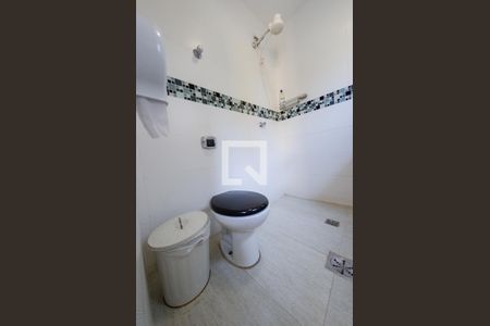Casa para alugar com 536m², 5 quartos e 3 vagasBanheiro externo 1