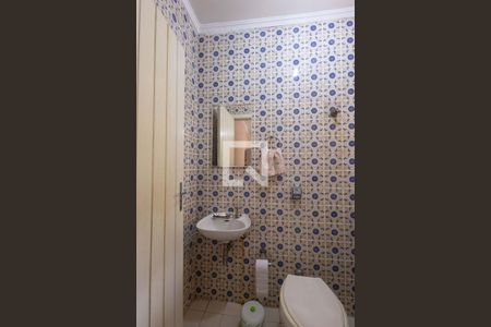 Casa à venda com 240m², 3 quartos e 5 vagas Casa à venda com 240m², 3 quartos e 5 vagasBanheiro de serviço