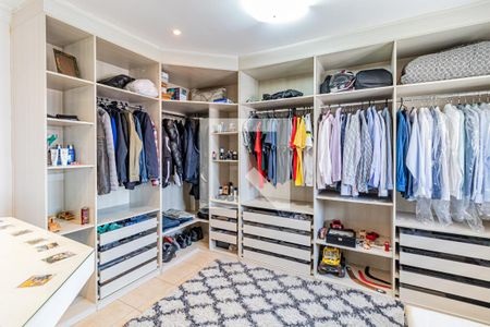 Casa à venda com 270m², 3 quartos e 3 vagas Casa à venda com 270m², 3 quartos e 3 vagasSuite - Closet