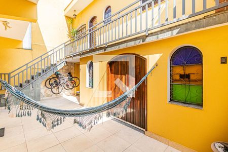 Casa à venda com 270m², 3 quartos e 3 vagas Casa à venda com 270m², 3 quartos e 3 vagasQuintal