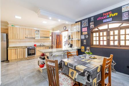 Casa à venda com 270m², 3 quartos e 3 vagas Casa à venda com 270m², 3 quartos e 3 vagasCozinha