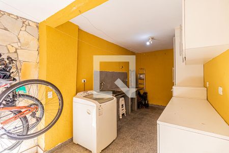 Casa à venda com 270m², 3 quartos e 3 vagas Casa à venda com 270m², 3 quartos e 3 vagasLavanderia