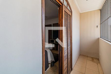 Casa à venda com 270m², 3 quartos e 3 vagas Casa à venda com 270m², 3 quartos e 3 vagasSuite - Varanda