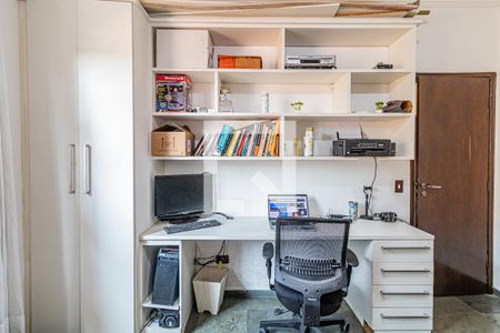 Casa à venda com 270m², 3 quartos e 3 vagas Casa à venda com 270m², 3 quartos e 3 vagasEdícula - Quarto