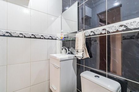 Casa à venda com 270m², 3 quartos e 3 vagas Casa à venda com 270m², 3 quartos e 3 vagasBanheiro social