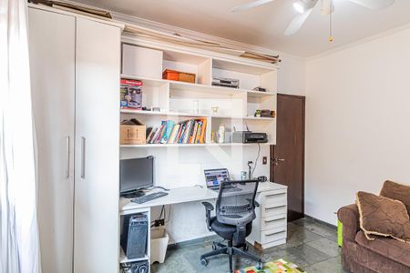 Casa à venda com 270m², 3 quartos e 3 vagas Casa à venda com 270m², 3 quartos e 3 vagasEdícula - Quarto