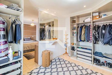 Casa à venda com 270m², 3 quartos e 3 vagas Casa à venda com 270m², 3 quartos e 3 vagasSuite - Closet