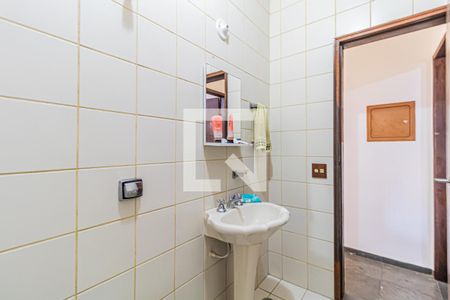 Casa à venda com 270m², 3 quartos e 3 vagas Casa à venda com 270m², 3 quartos e 3 vagasEdícula - Banheiro