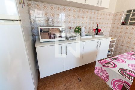 Casa à venda com 280m², 3 quartos e 3 vagasCozinha - Armários