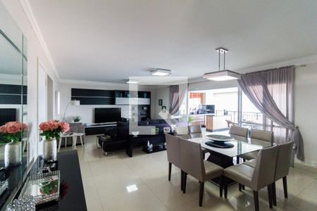 Apartamento à venda com 213m², 4 quartos e 3 vagasSala