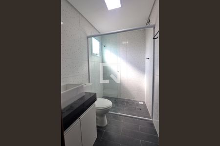 Banheiro do Quarto 1 - Suíte de apartamento para alugar com 2 quartos, 60m² em Campestre, Santo André