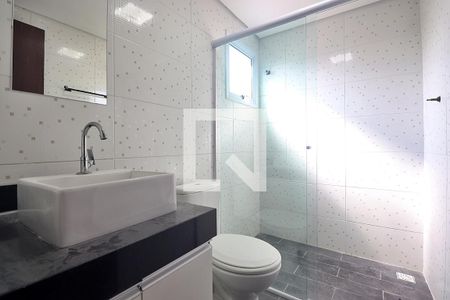 Banheiro do Quarto 1 - Suíte de apartamento para alugar com 2 quartos, 60m² em Campestre, Santo André