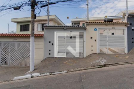 Casa à venda com 150m², 3 quartos e 4 vagas Casa à venda com 150m², 3 quartos e 4 vagasFachada
