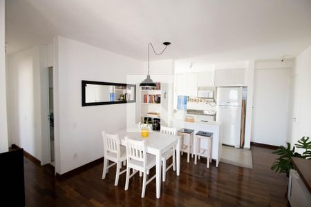 Sala de apartamento à venda com 3 quartos, 70m² em Vila Nova Alba, São Paulo