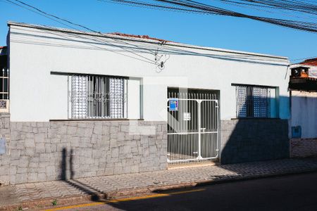 Casa à venda com 243m², 2 quartos e sem vagaFachada