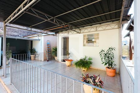 Casa à venda com 243m², 2 quartos e sem vagaVaranda