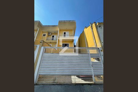 Casa à venda com 107m², 3 quartos e 2 vagasFachada