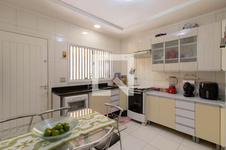 Casa à venda com 107m², 3 quartos e 2 vagasCozinha