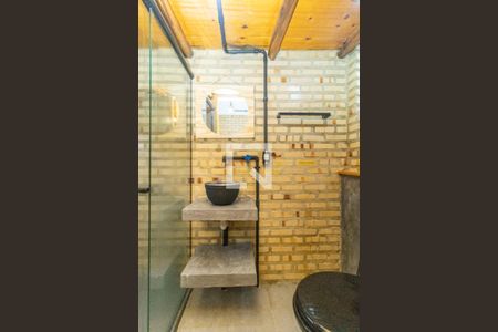Banheiro de kitnet/studio para alugar com 1 quarto, 27m² em Praia da Bandeira, Rio de Janeiro