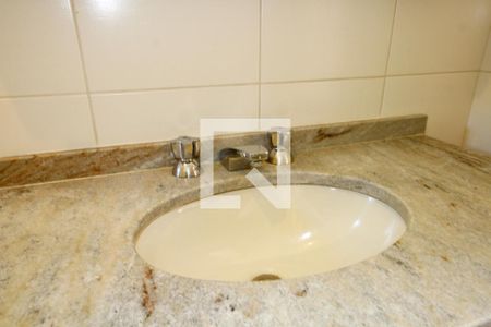 Casa à venda com 235m², 4 quartos e 2 vagasBanheiro da Suíte