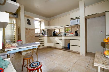 Casa à venda com 235m², 4 quartos e 2 vagasCozinha