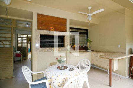 Casa à venda com 235m², 4 quartos e 2 vagasChurrasqueira