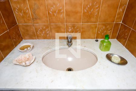 Casa à venda com 235m², 4 quartos e 2 vagasLavabo