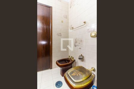 Apartamento à venda com 214m², 4 quartos e 1 vaga Apartamento à venda com 214m², 4 quartos e 1 vagaBanheiro