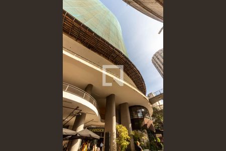 Apartamento à venda com 214m², 4 quartos e 1 vaga Apartamento à venda com 214m², 4 quartos e 1 vagaFachada