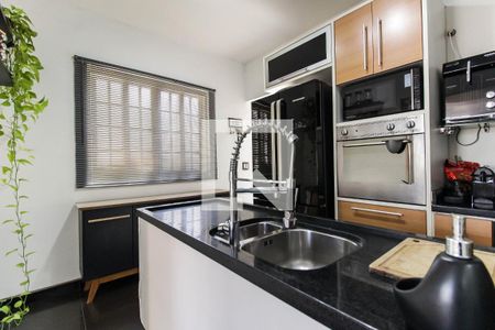 Casa à venda com 250m², 2 quartos e 4 vagas Casa à venda com 250m², 2 quartos e 4 vagasCozinha