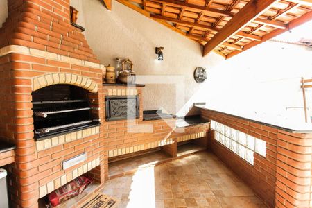 Casa à venda com 250m², 2 quartos e 4 vagas Casa à venda com 250m², 2 quartos e 4 vagasPiscina - Churrasqueira