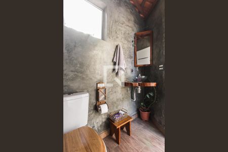 Casa à venda com 250m², 2 quartos e 4 vagas Casa à venda com 250m², 2 quartos e 4 vagasBanheiro Externo