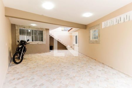 Casa à venda com 250m², 2 quartos e 4 vagas Casa à venda com 250m², 2 quartos e 4 vagasGaragem