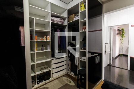 Casa à venda com 250m², 2 quartos e 4 vagas Casa à venda com 250m², 2 quartos e 4 vagasCloset da Suíte