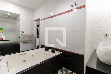 Casa à venda com 250m², 2 quartos e 4 vagas Casa à venda com 250m², 2 quartos e 4 vagasBanheiro da Suíte