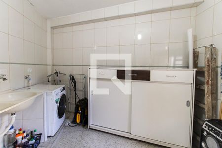 Casa à venda com 250m², 2 quartos e 4 vagas Casa à venda com 250m², 2 quartos e 4 vagasÁrea de Serviço