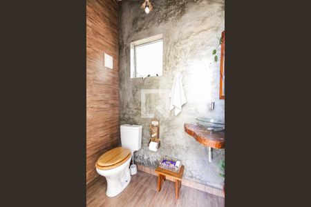 Casa à venda com 250m², 2 quartos e 4 vagas Casa à venda com 250m², 2 quartos e 4 vagasBanheiro Externo