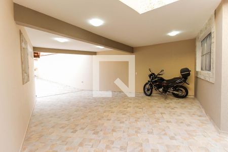 Casa à venda com 250m², 2 quartos e 4 vagas Casa à venda com 250m², 2 quartos e 4 vagasGaragem