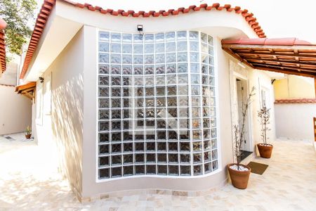 Casa à venda com 250m², 2 quartos e 4 vagas Casa à venda com 250m², 2 quartos e 4 vagasÁrea Externa