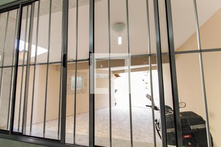 Casa à venda com 250m², 2 quartos e 4 vagas Casa à venda com 250m², 2 quartos e 4 vagasVista Área de Serviço