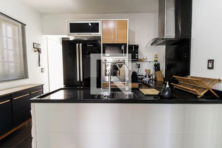 Casa à venda com 250m², 2 quartos e 4 vagas Casa à venda com 250m², 2 quartos e 4 vagasCozinha